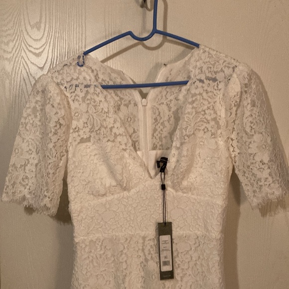 Off White long formal gown . Brand new with tags !! Size 4 - Picture 2 of 8